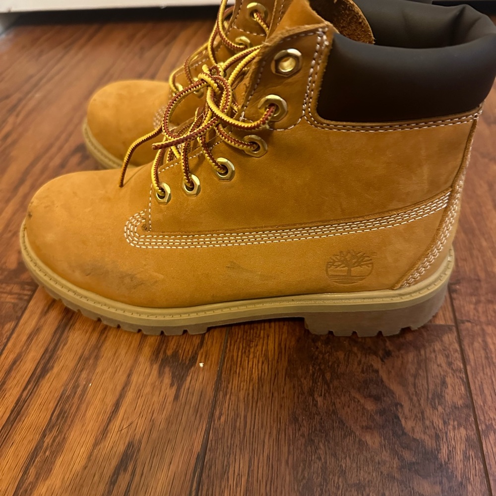 Boys timberlands 4.5